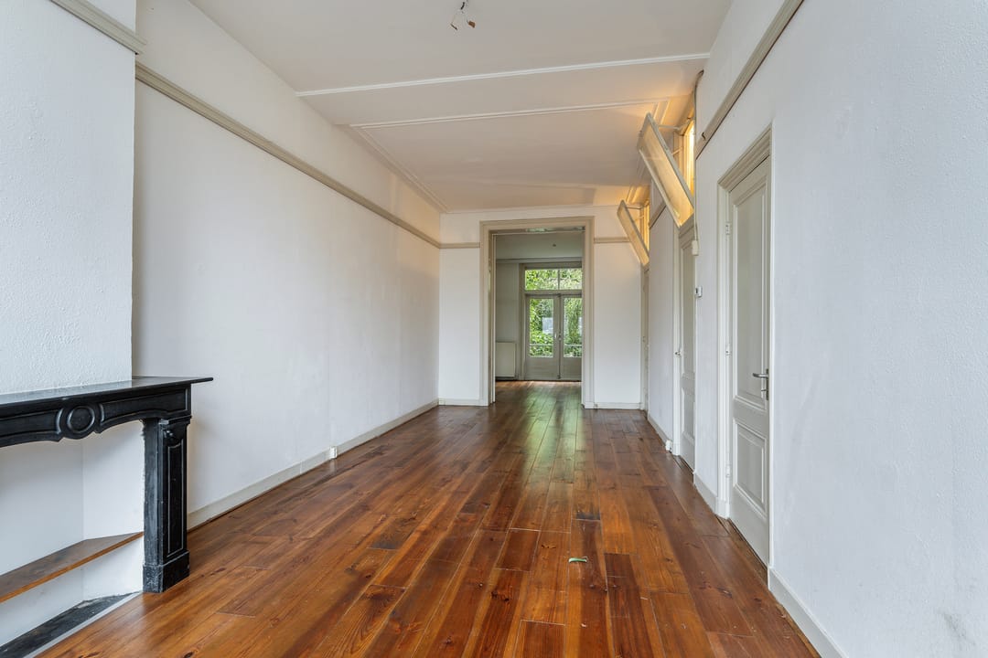 Charming Ground Floor Apartment with Character in Kralingen — 21
