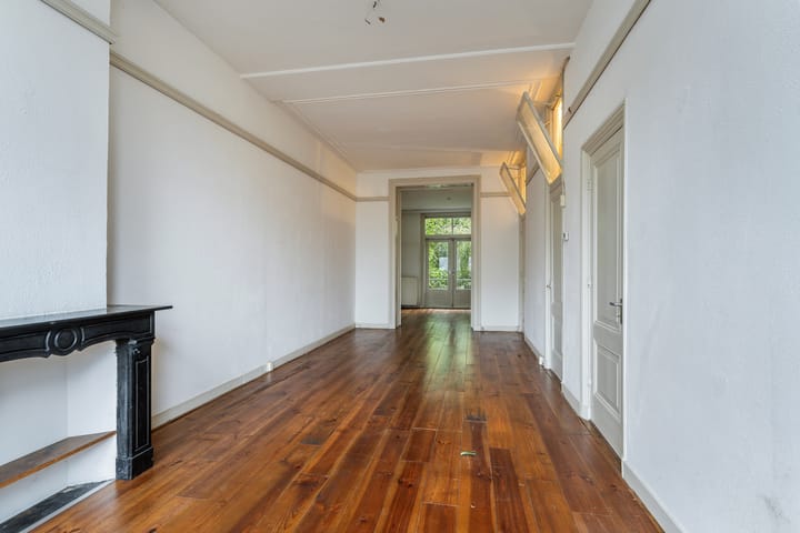 Charming Ground Floor Apartment with Character in Kralingen — 20
