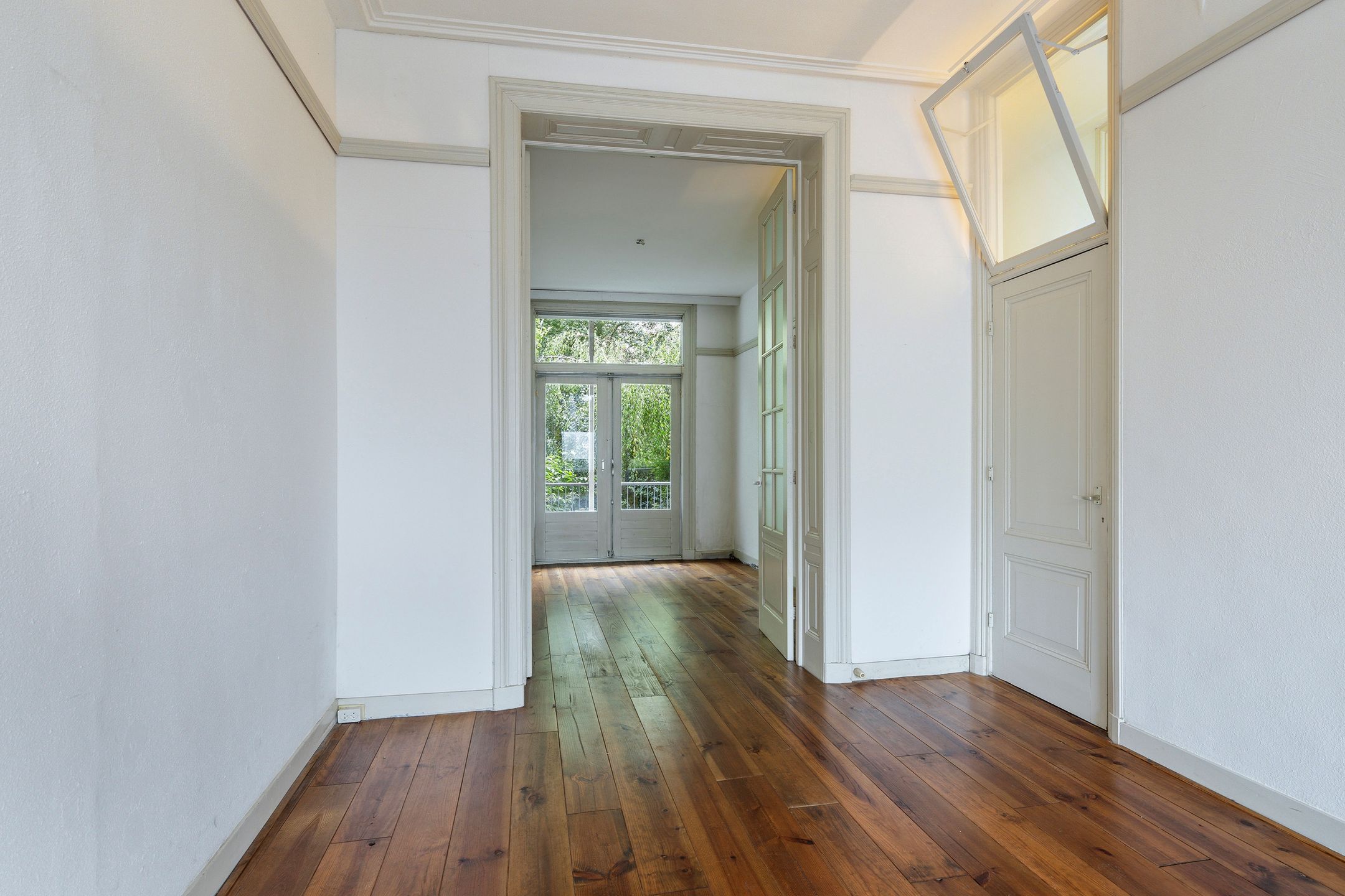Charming Ground Floor Apartment with Character in Kralingen — 23