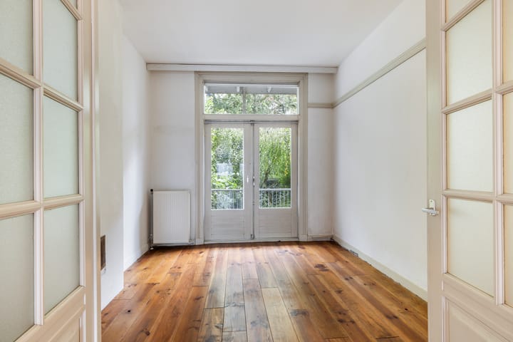 Charming Ground Floor Apartment with Character in Kralingen — 25