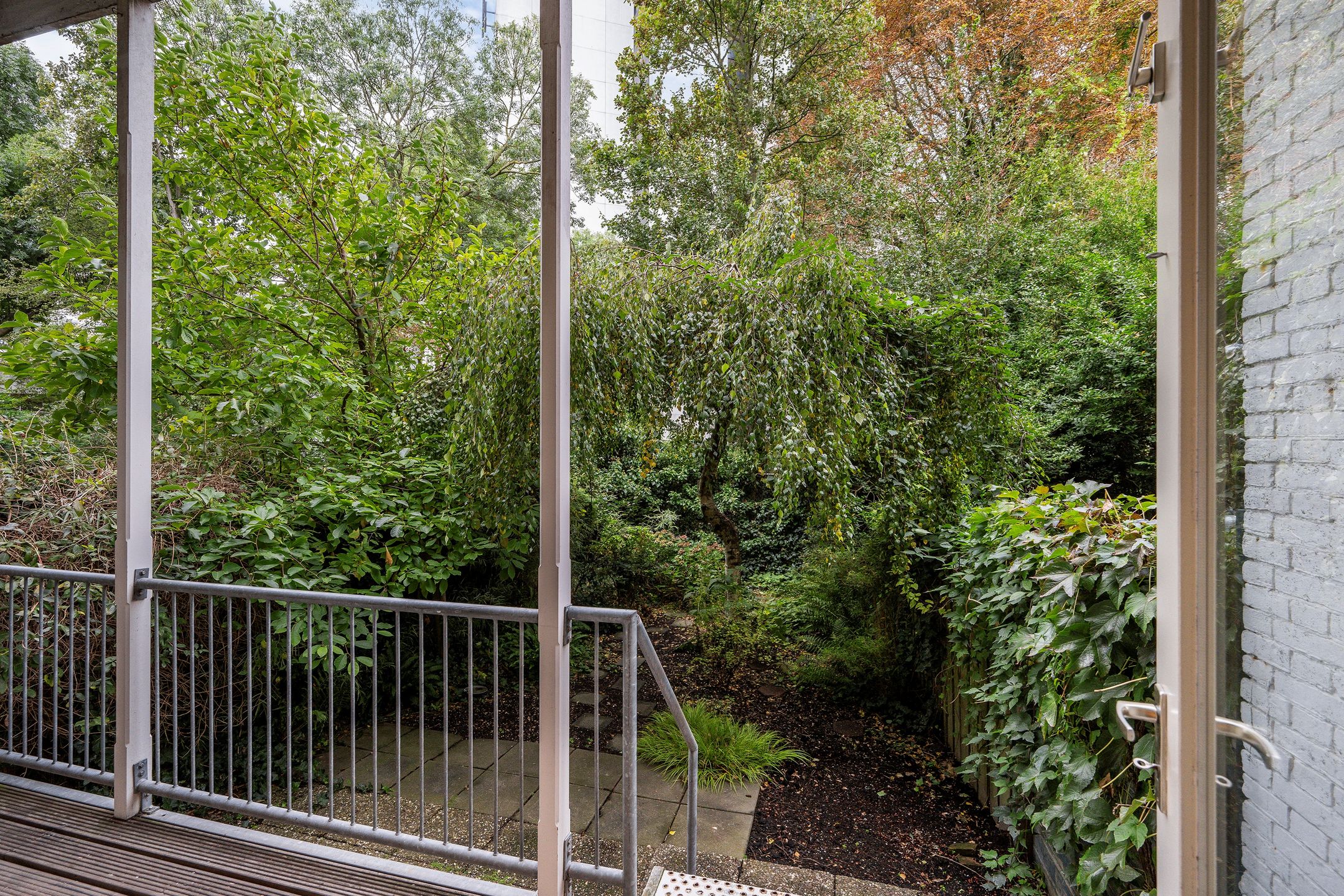 Charming Ground Floor Apartment with Character in Kralingen — 34