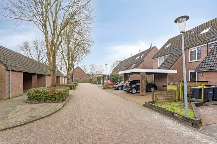 Sustainable Family Home with Water Views in Veendam — 13