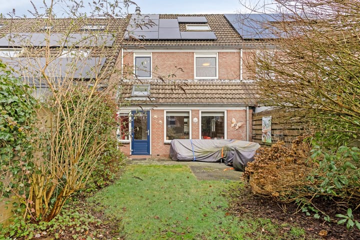Sustainable Family Home with Water Views in Veendam — 76