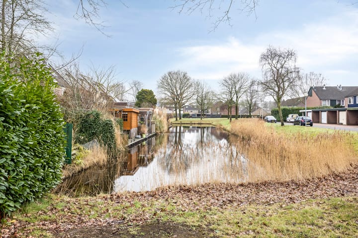 Sustainable Family Home with Water Views in Veendam — 82