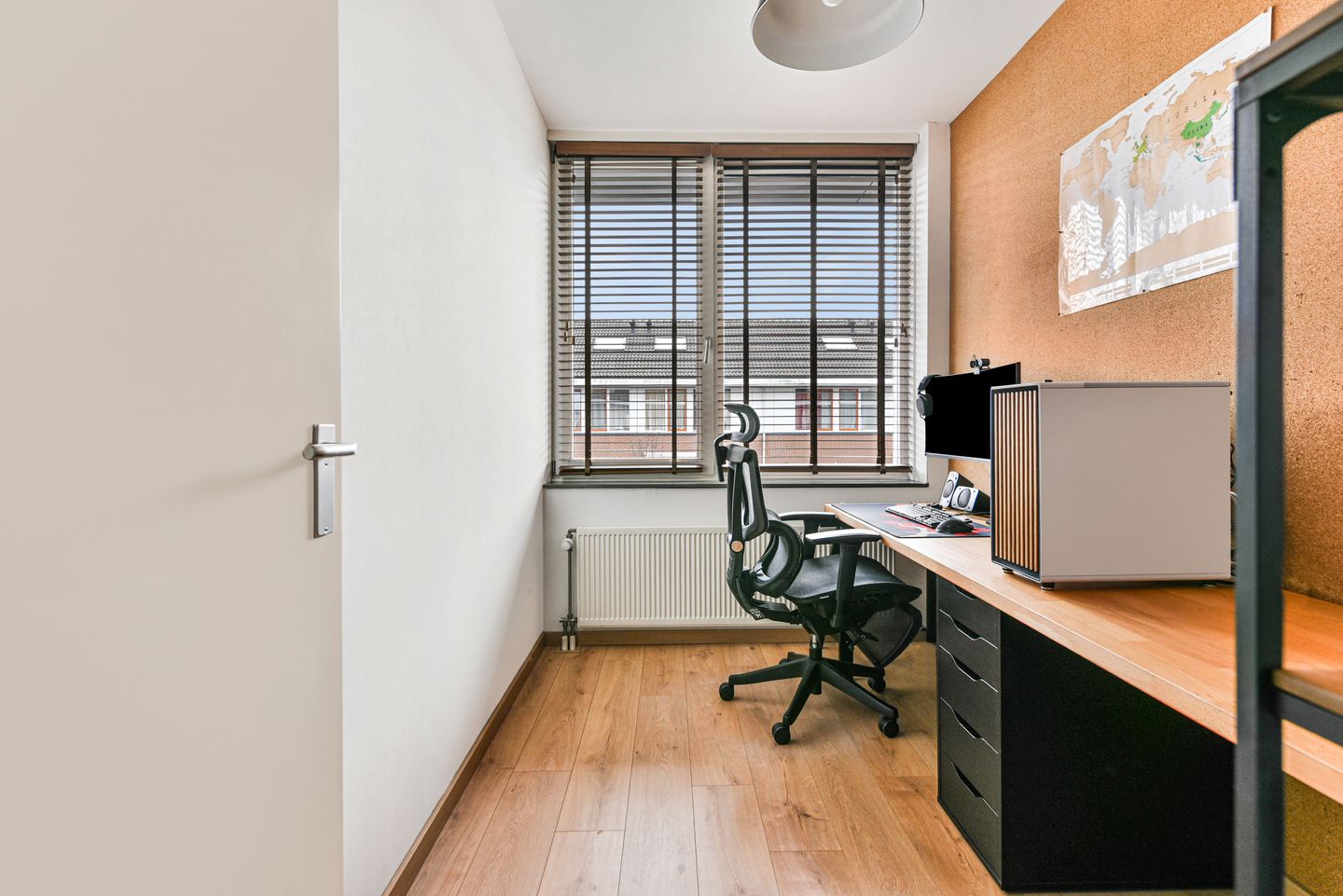 Spacious terraced house with four bedrooms in popular Vathorst — 38