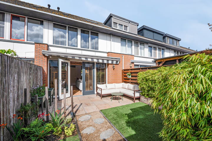 Spacious terraced house with four bedrooms in popular Vathorst — 63