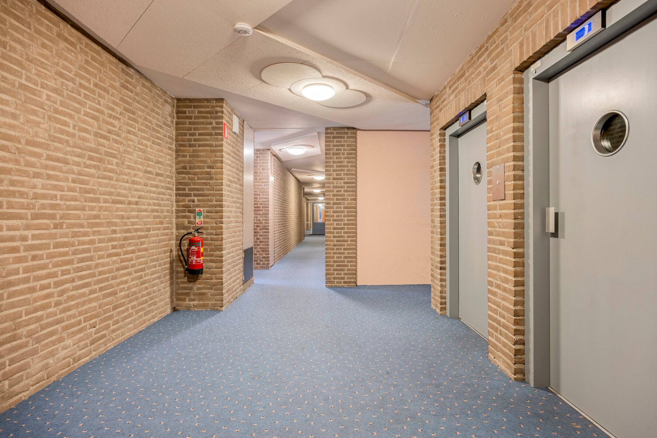 Photo 42 of Maalakker 50-A