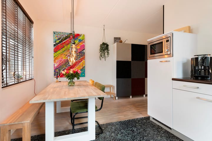 Spacious Corner House with Garage and Solar Panels — 21