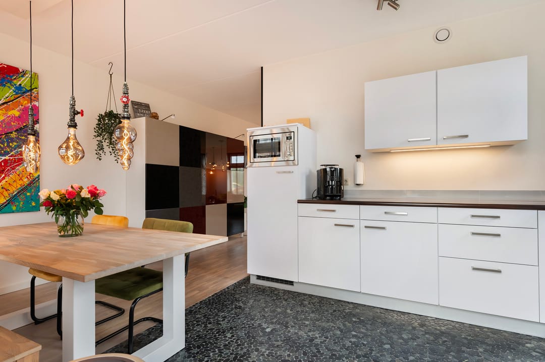 Spacious Corner House with Garage and Solar Panels — 26