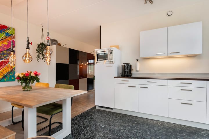 Spacious Corner House with Garage and Solar Panels — 25