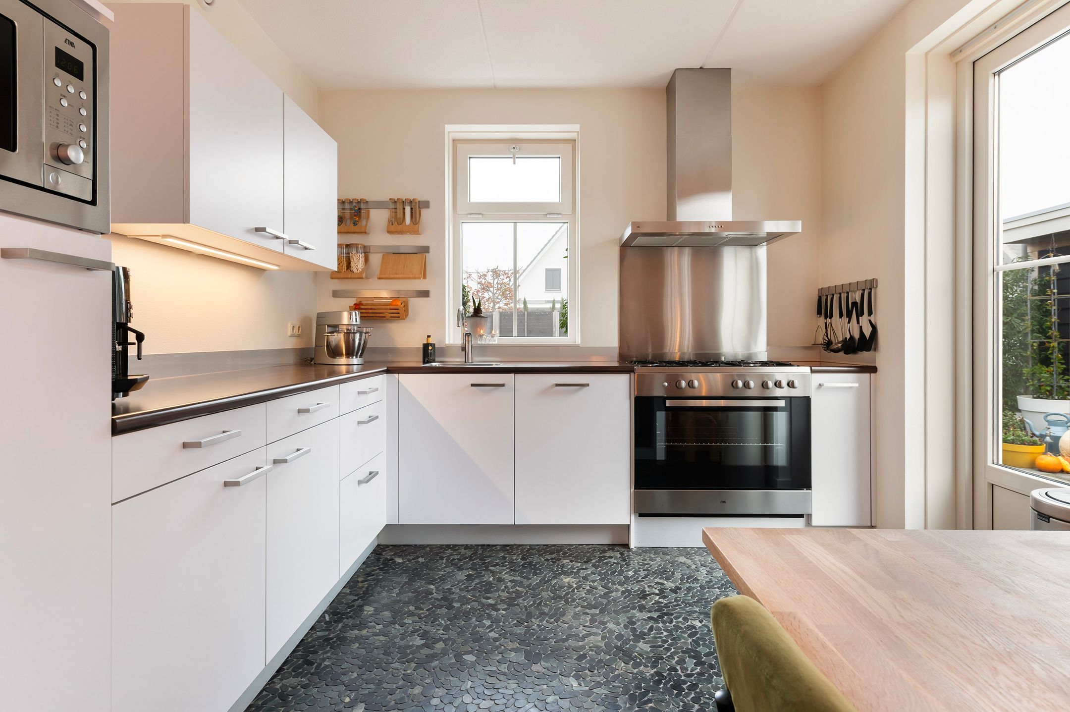 Spacious Corner House with Garage and Solar Panels — 30