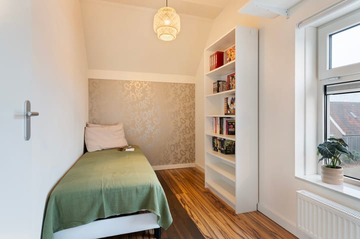 Spacious Corner House with Garage and Solar Panels — 45