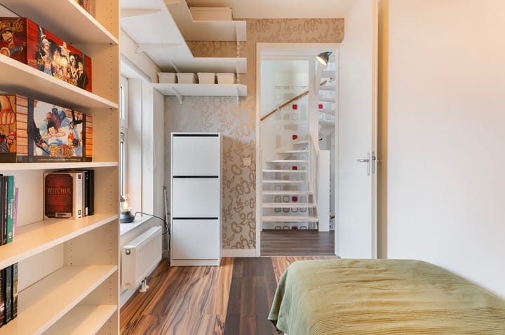 Spacious Corner House with Garage and Solar Panels — 51
