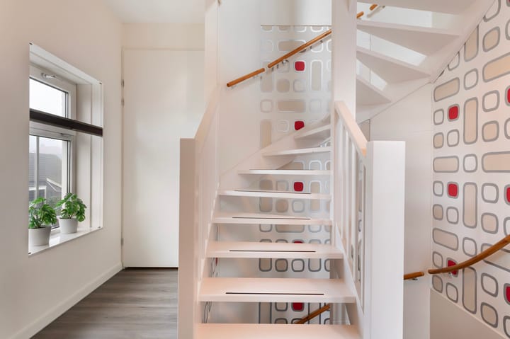 Spacious Corner House with Garage and Solar Panels — 53