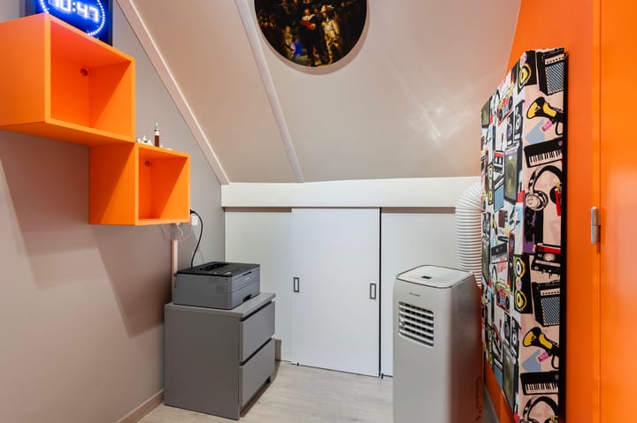 Spacious Corner House with Garage and Solar Panels — 63