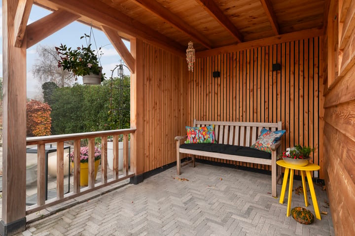 Spacious Corner House with Garage and Solar Panels — 67