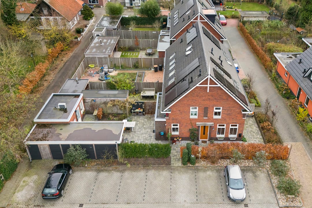 Spacious Corner House with Garage and Solar Panels — 86