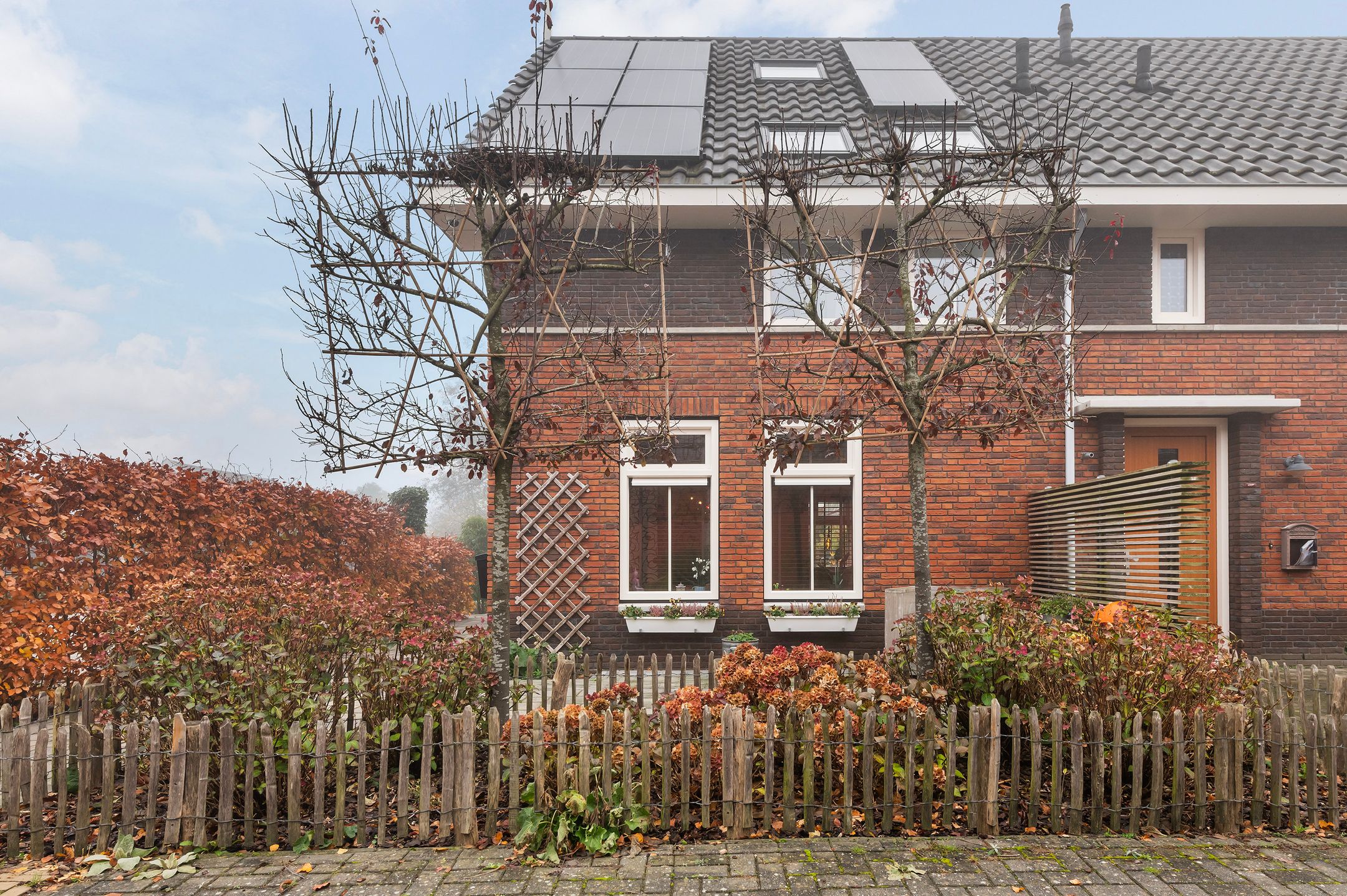 Spacious Corner House with Garage and Solar Panels — 78