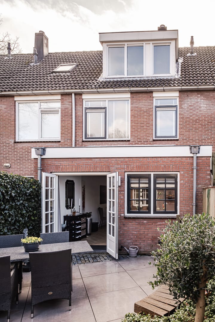 Luxurious Renovated Terraced House with 4 Bedrooms and Energy Label A in Santpoort-Noord — 40