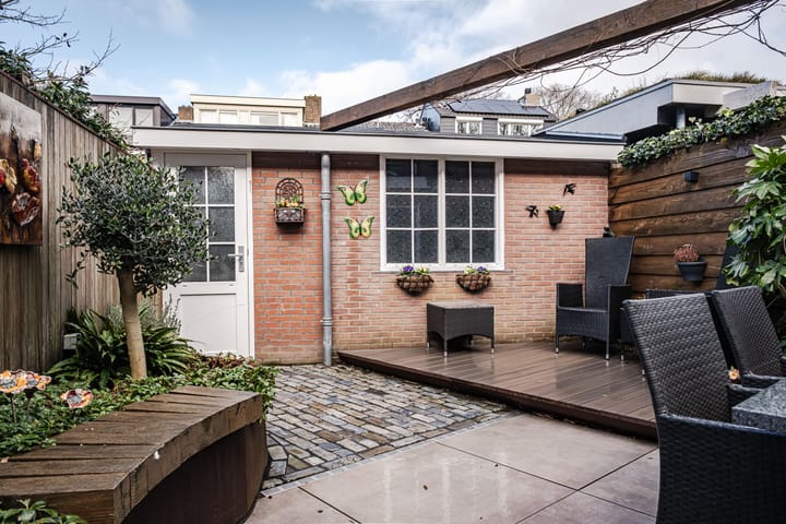 Luxurious Renovated Terraced House with 4 Bedrooms and Energy Label A in Santpoort-Noord — 42