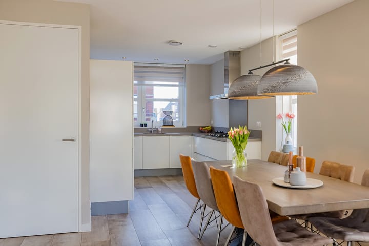 Modern Move-in Ready Corner Home with Five Bedrooms and Sunny Garden — 20