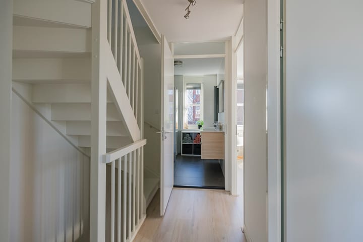Modern Move-in Ready Corner Home with Five Bedrooms and Sunny Garden — 30