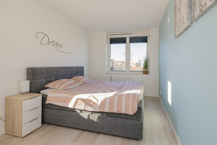 Modern Move-in Ready Corner Home with Five Bedrooms and Sunny Garden — 34