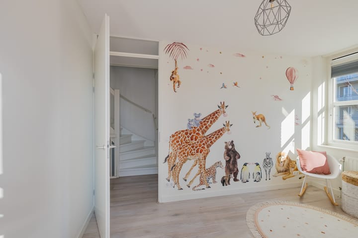 Modern Move-in Ready Corner Home with Five Bedrooms and Sunny Garden — 42