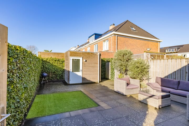Modern Move-in Ready Corner Home with Five Bedrooms and Sunny Garden — 70
