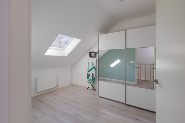 Modern Move-in Ready Corner Home with Five Bedrooms and Sunny Garden — 62