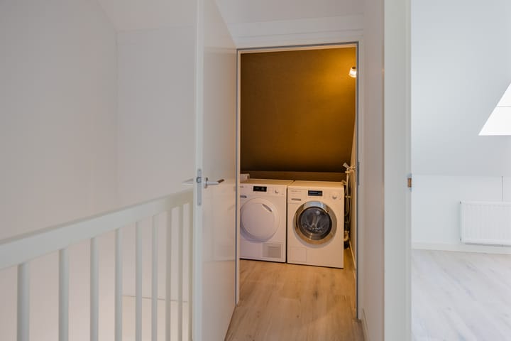 Modern Move-in Ready Corner Home with Five Bedrooms and Sunny Garden — 64