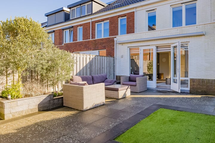 Modern Move-in Ready Corner Home with Five Bedrooms and Sunny Garden — 72