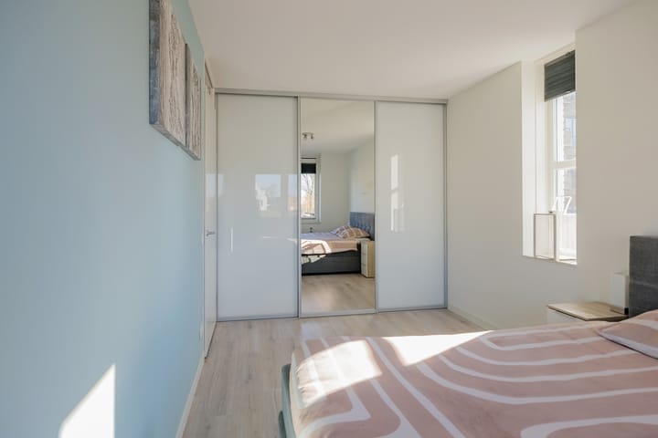 Modern Move-in Ready Corner Home with Five Bedrooms and Sunny Garden — 36