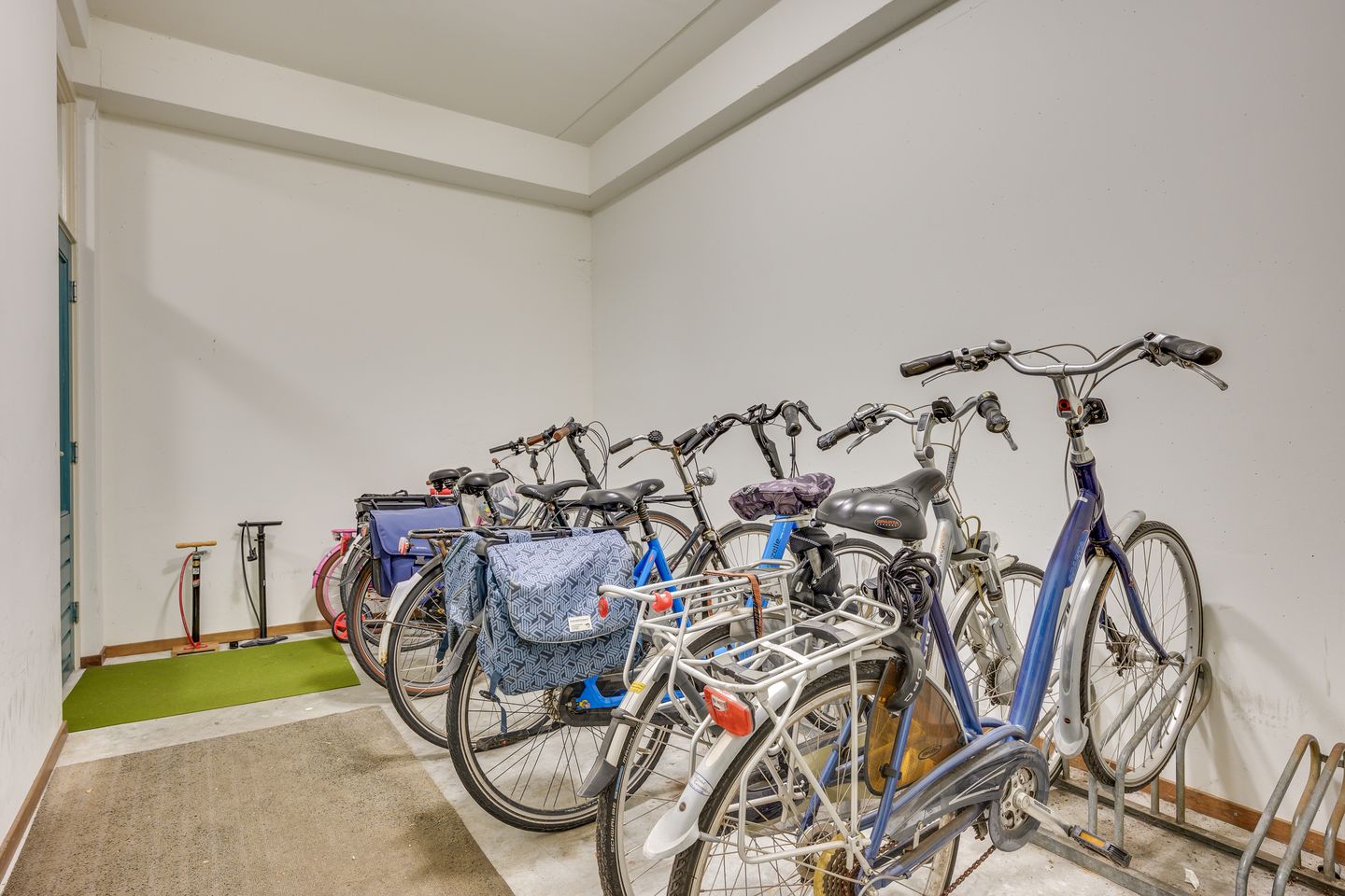 Photo 14 of Dorpsstraat 13-F