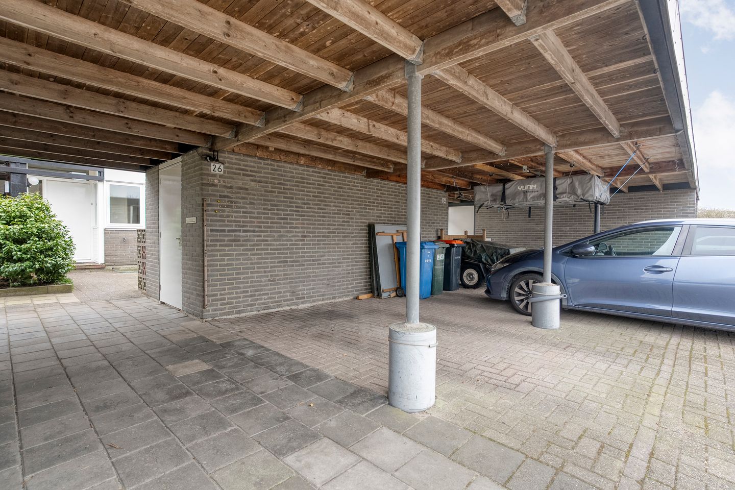 Eye-catching terraced house with private parking and deep backyard — 17