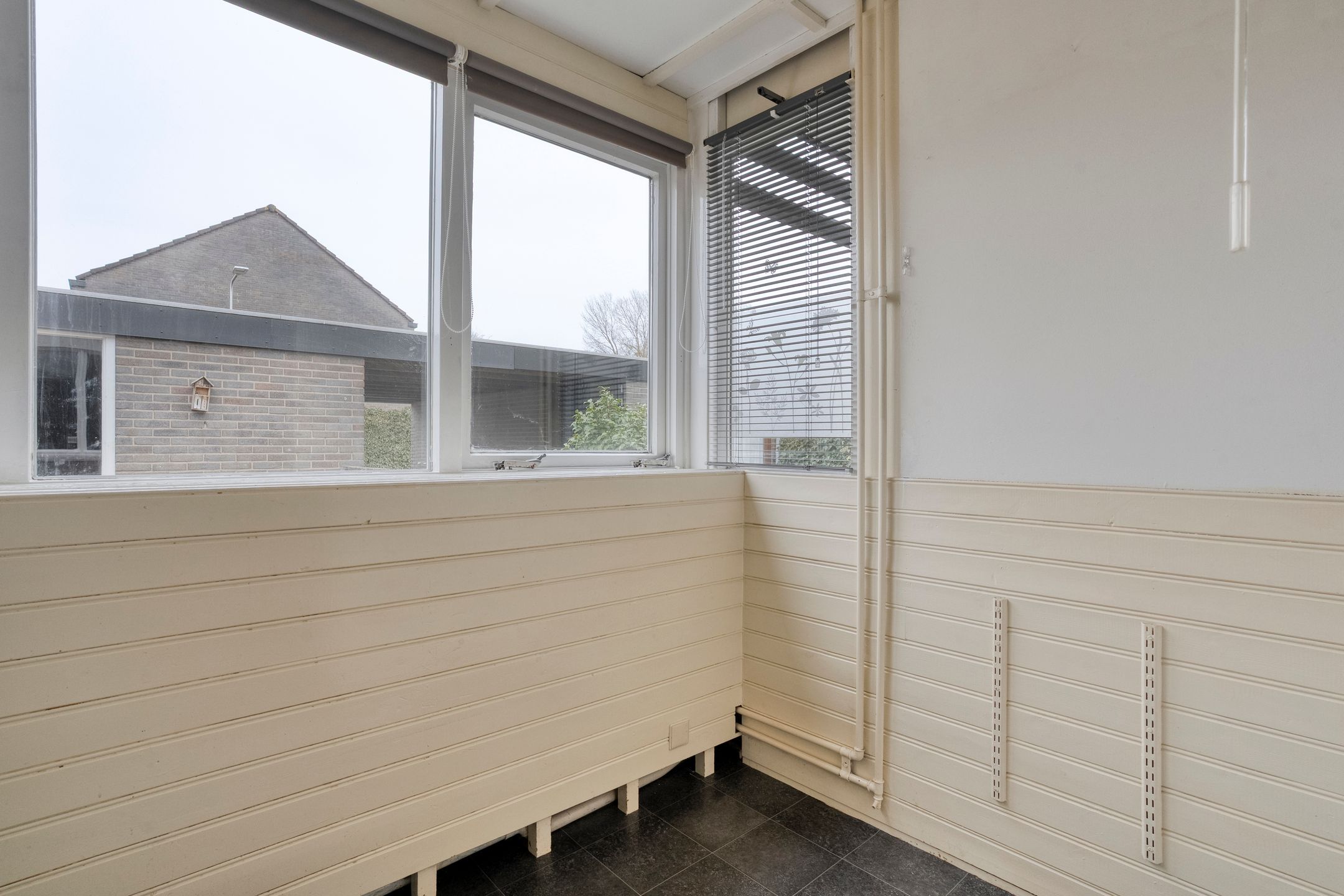 Eye-catching terraced house with private parking and deep backyard — 45