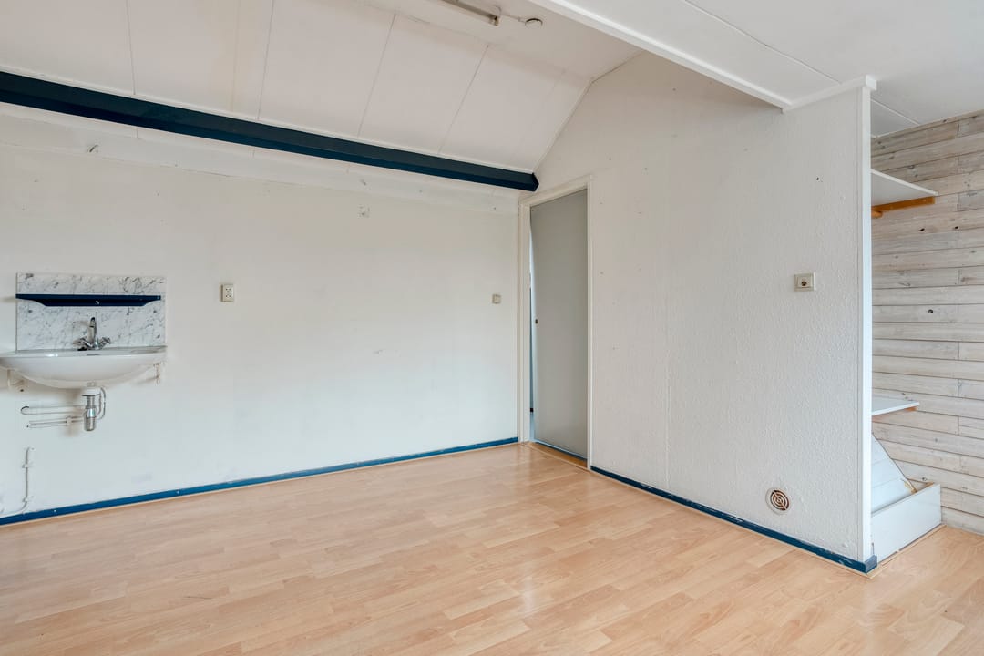 Eye-catching terraced house with private parking and deep backyard — 73