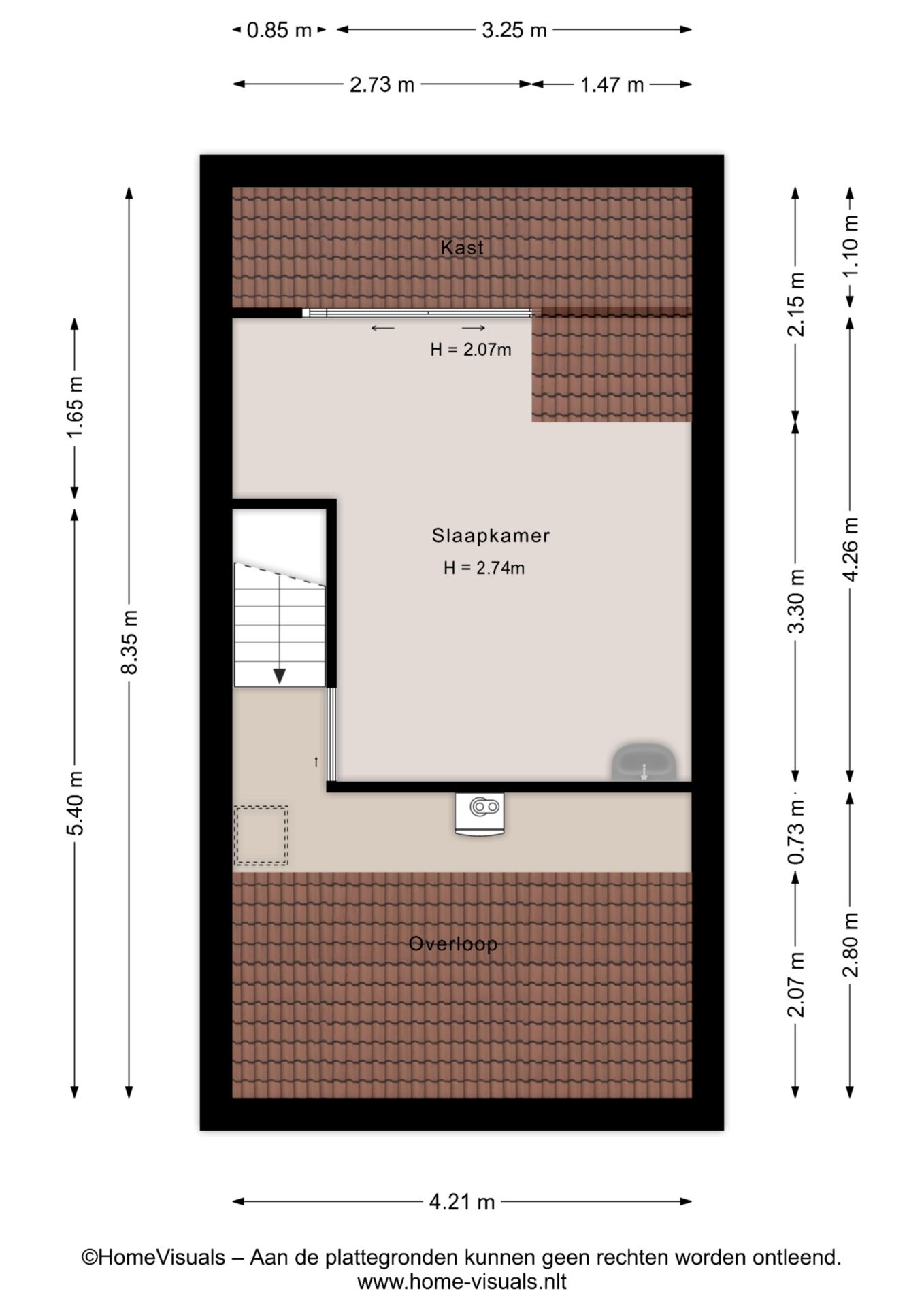 Eye-catching terraced house with private parking and deep backyard — 97