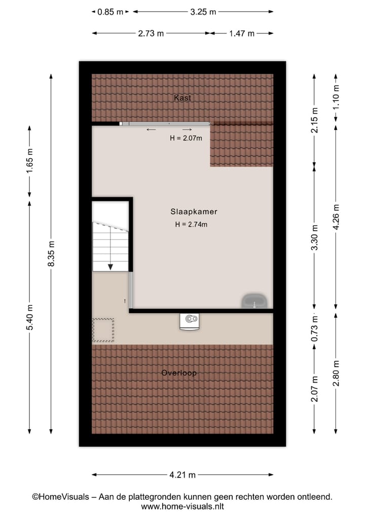 Eye-catching terraced house with private parking and deep backyard — 99