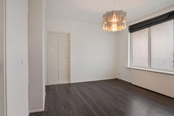 Photo 2 of van der Duyn van Maasdamlaan 88-C