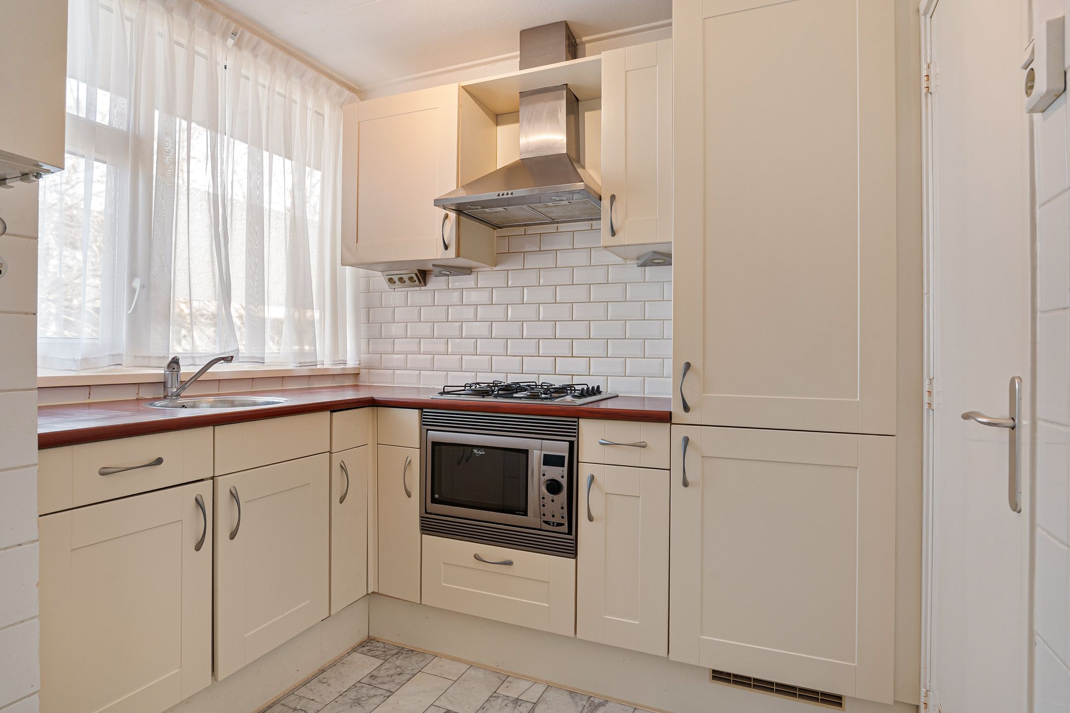 Photo 3 of van der Duyn van Maasdamlaan 88-C