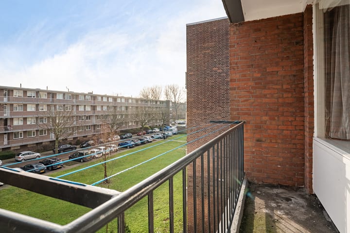 Photo 4 of van der Duyn van Maasdamlaan 88-C