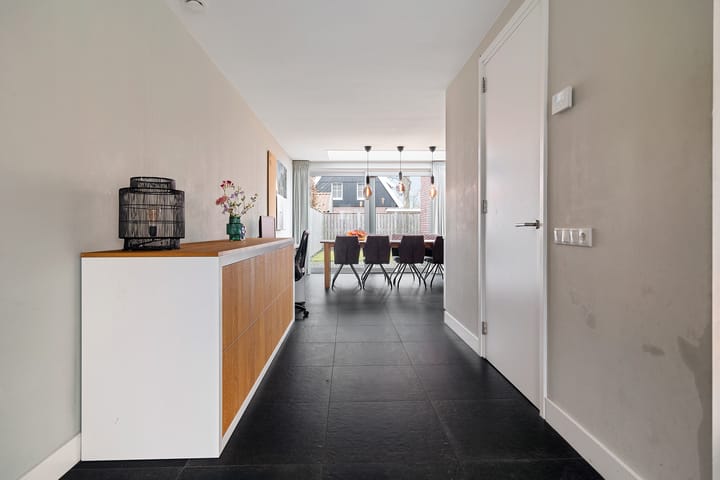Spacious family home with open kitchen and double driveway in Buurse — 17