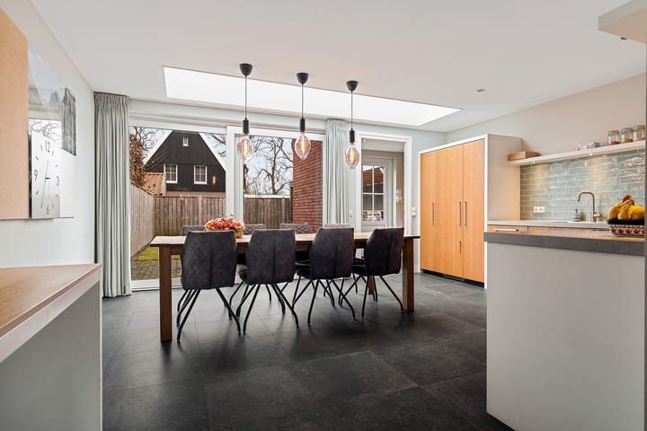Spacious family home with open kitchen and double driveway in Buurse — 19