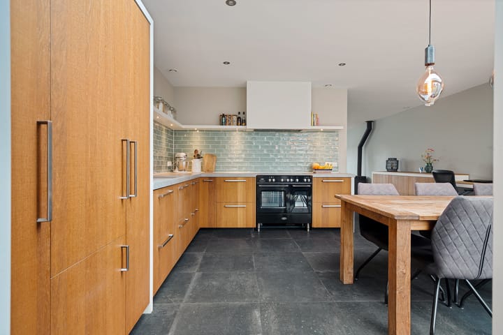 Spacious family home with open kitchen and double driveway in Buurse — 23
