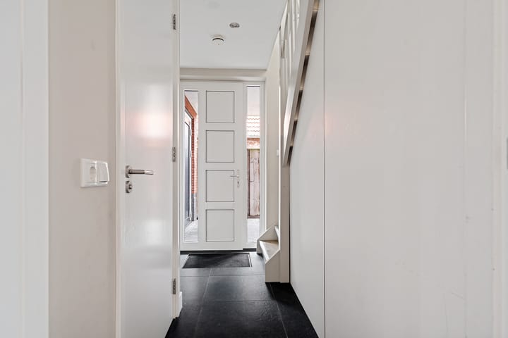 Spacious family home with open kitchen and double driveway in Buurse — 35