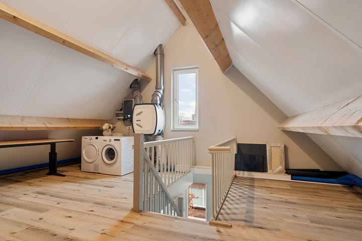 Spacious family home with open kitchen and double driveway in Buurse — 67