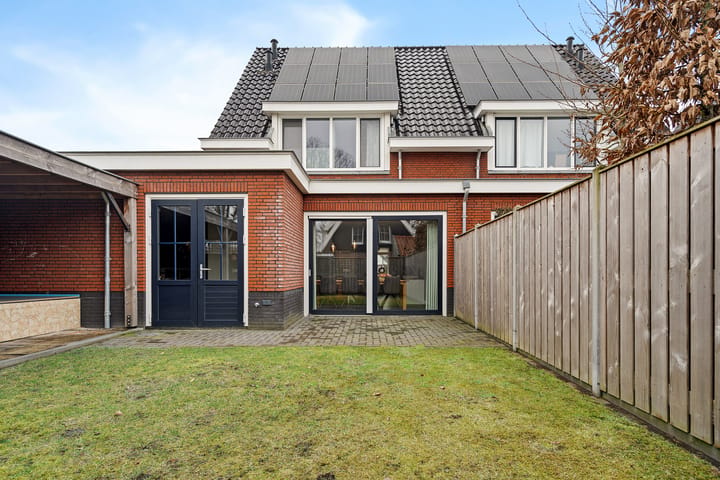 Spacious family home with open kitchen and double driveway in Buurse — 75