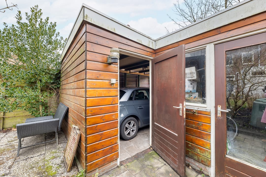 Photo 22 of Bleek 20