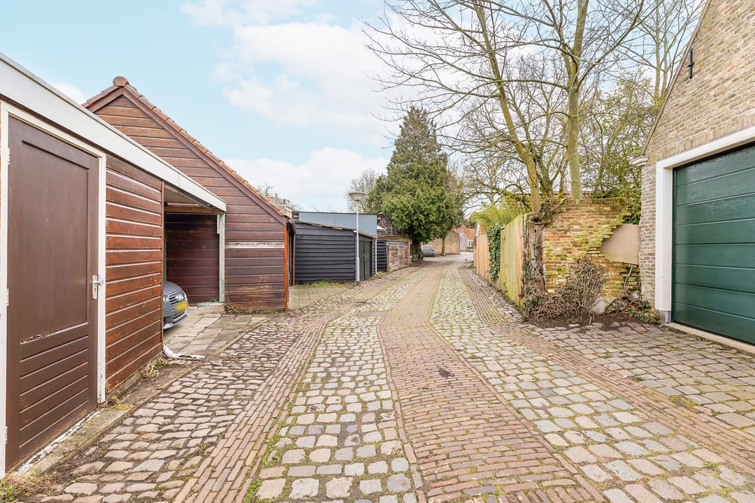 Photo 26 of Bleek 20